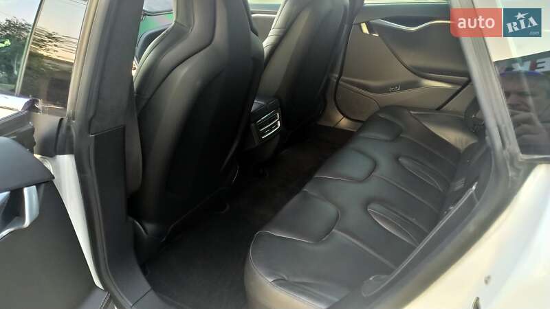 Ліфтбек Tesla Model S 2016 в Вінниці