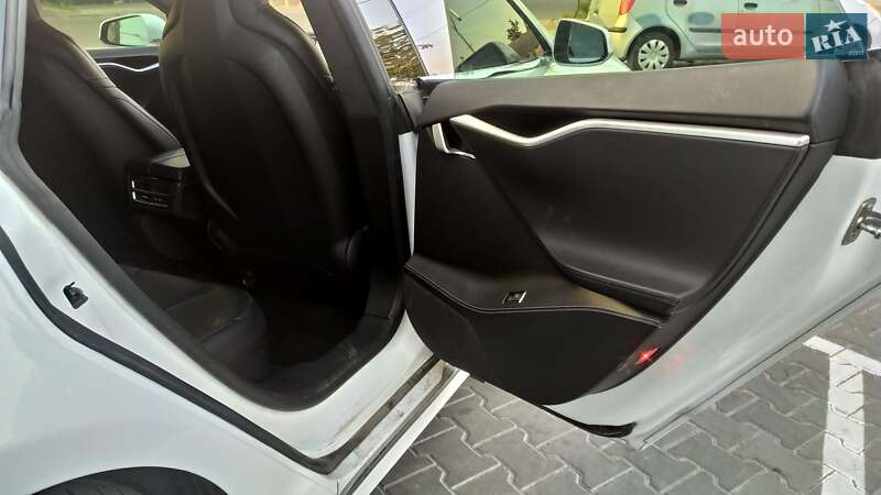 Ліфтбек Tesla Model S 2016 в Вінниці
