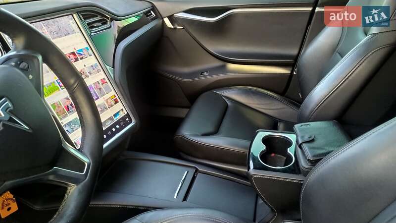 Ліфтбек Tesla Model S 2016 в Вінниці