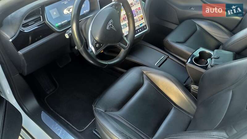 Лифтбек Tesla Model S 2016 в Виннице