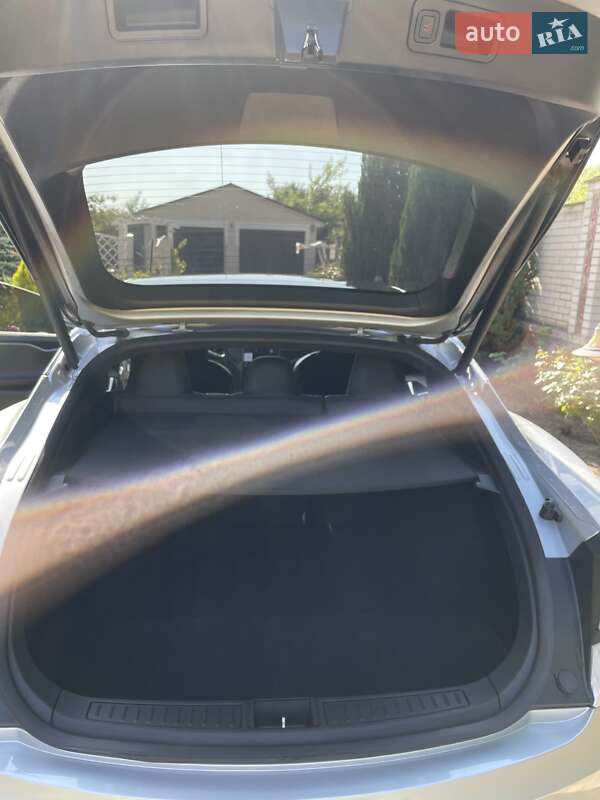 Лифтбек Tesla Model S 2018 в Житомире