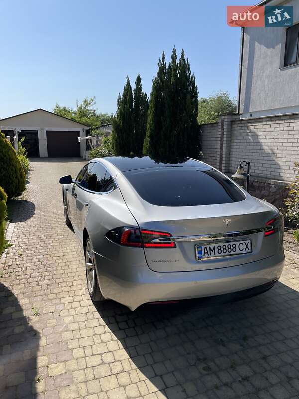 Лифтбек Tesla Model S 2018 в Житомире
