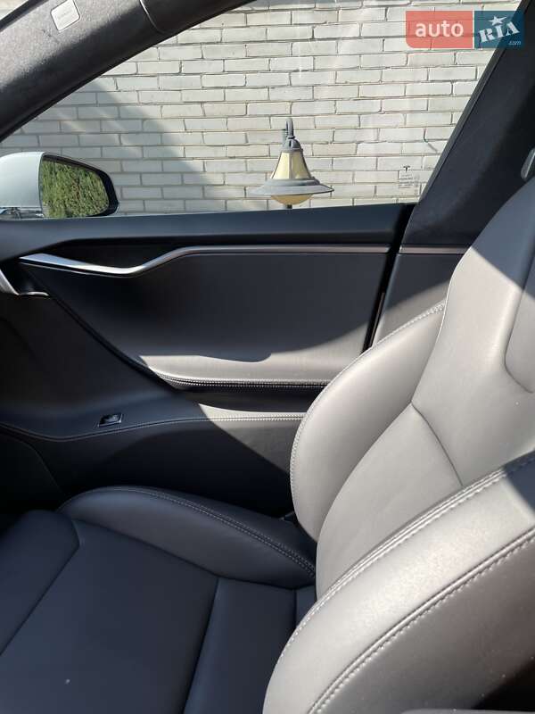 Лифтбек Tesla Model S 2018 в Житомире