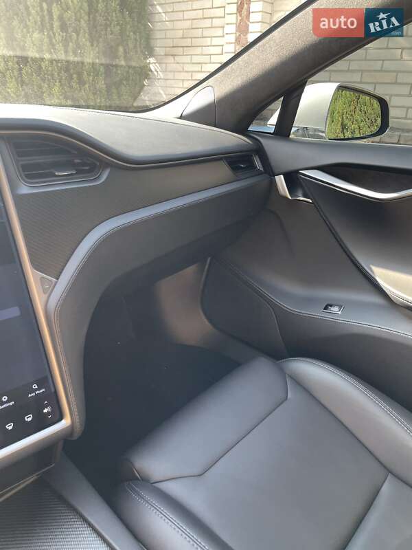 Лифтбек Tesla Model S 2018 в Житомире