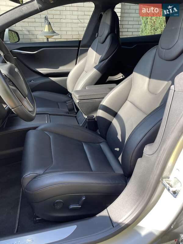 Лифтбек Tesla Model S 2018 в Житомире