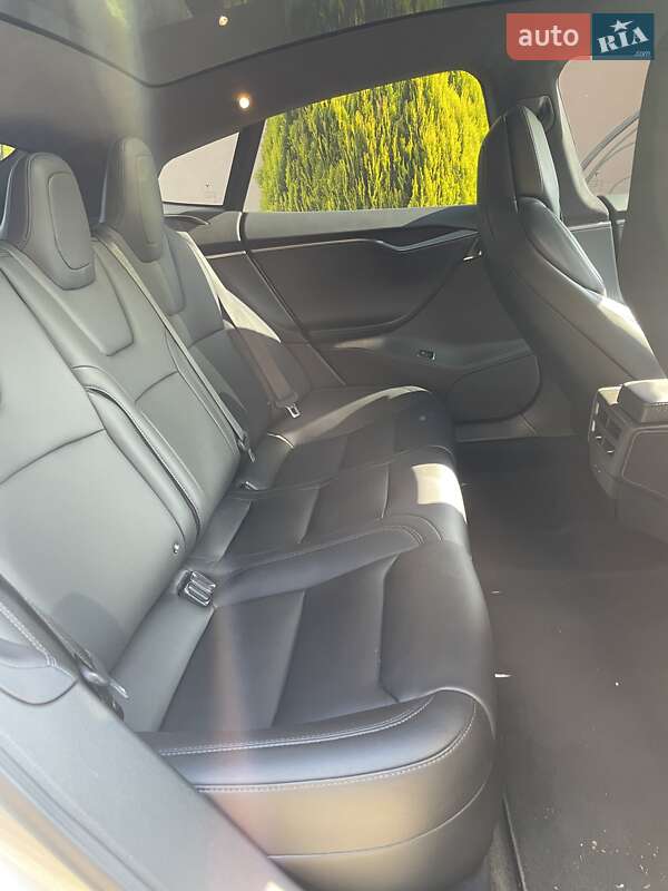 Лифтбек Tesla Model S 2018 в Житомире
