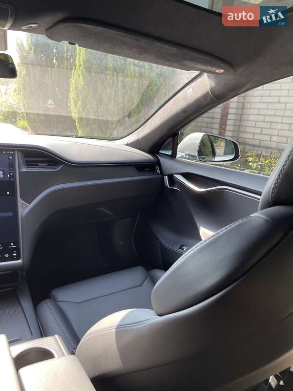 Лифтбек Tesla Model S 2018 в Житомире