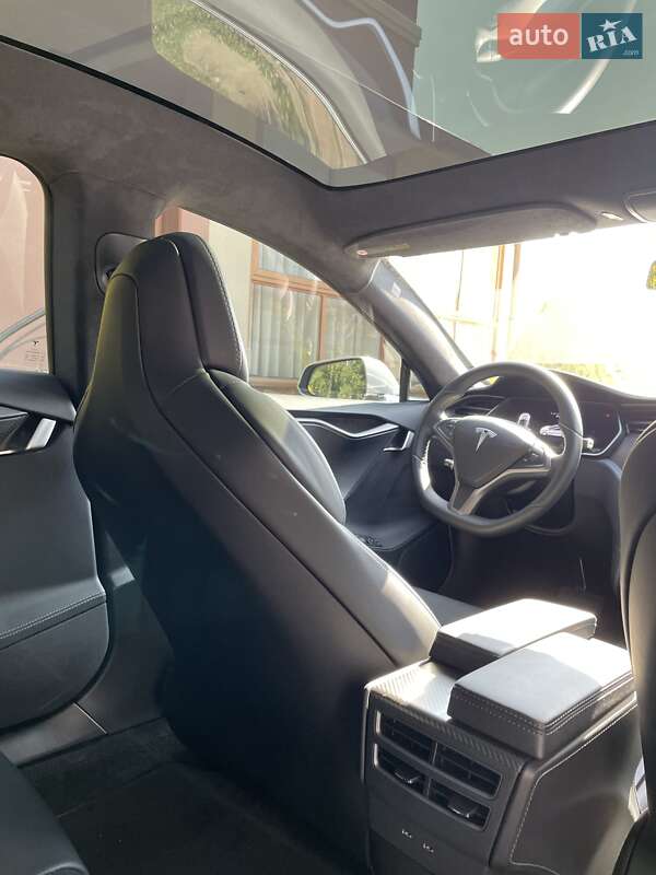 Лифтбек Tesla Model S 2018 в Житомире