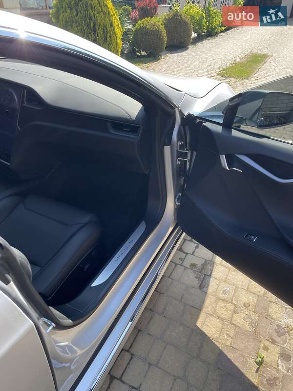 Лифтбек Tesla Model S 2018 в Житомире