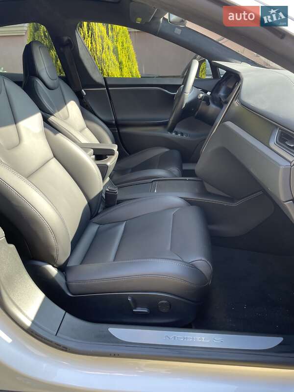 Лифтбек Tesla Model S 2018 в Житомире