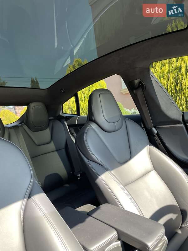 Лифтбек Tesla Model S 2018 в Житомире