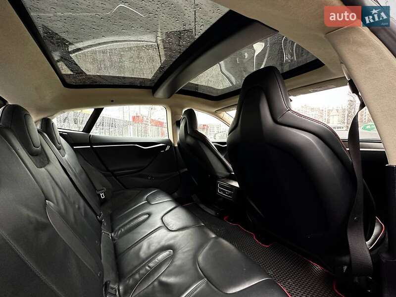 Ліфтбек Tesla Model S 2013 в Києві