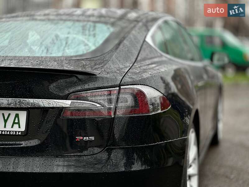 Ліфтбек Tesla Model S 2013 в Києві