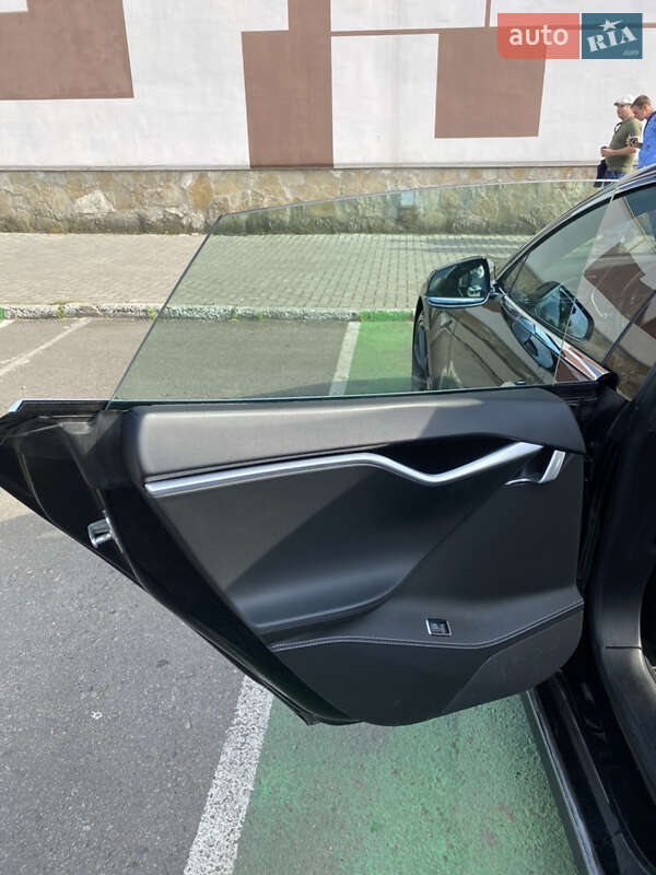 Ліфтбек Tesla Model S 2015 в Миколаєві