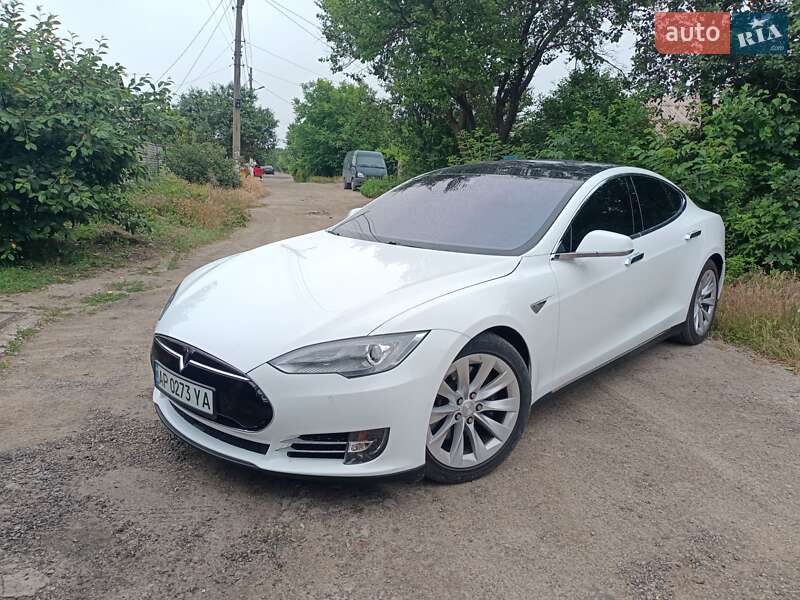 Ліфтбек Tesla Model S 2016 в Запоріжжі