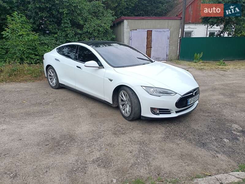 Лифтбек Tesla Model S 2016 в Запорожье