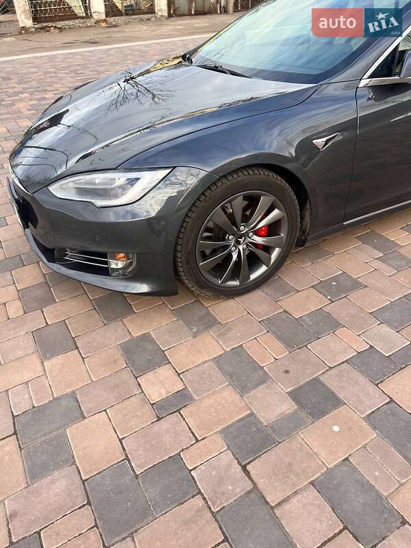 Лифтбек Tesla Model S 2016 в Николаеве