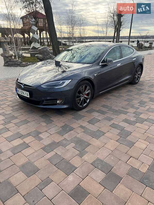 Лифтбек Tesla Model S 2016 в Николаеве