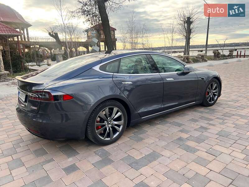 Лифтбек Tesla Model S 2016 в Николаеве