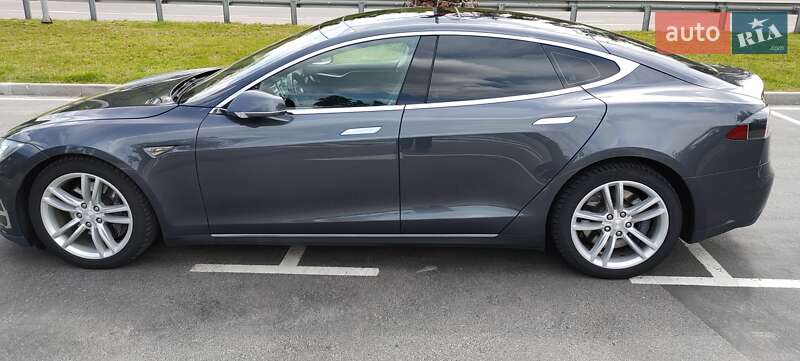 Ліфтбек Tesla Model S 2015 в Києві