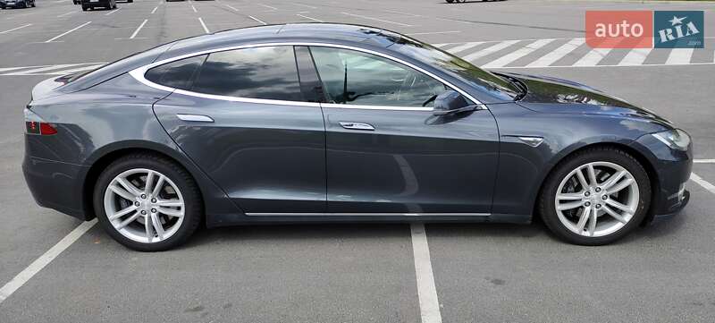 Ліфтбек Tesla Model S 2015 в Києві
