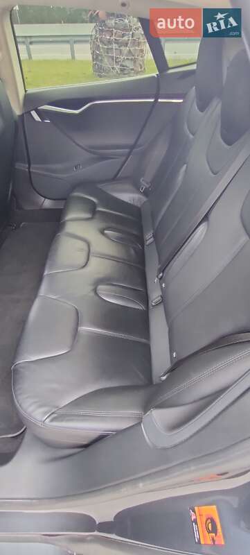 Ліфтбек Tesla Model S 2015 в Києві