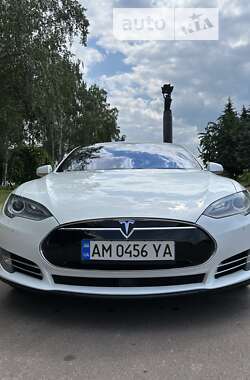 Ліфтбек Tesla Model S 2015 в Житомирі