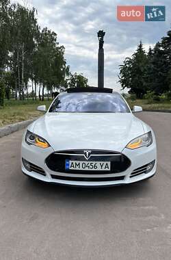 Лифтбек Tesla Model S 2015 в Житомире