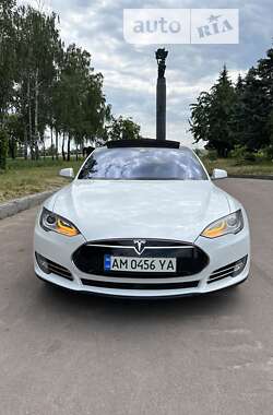 Лифтбек Tesla Model S 2015 в Житомире