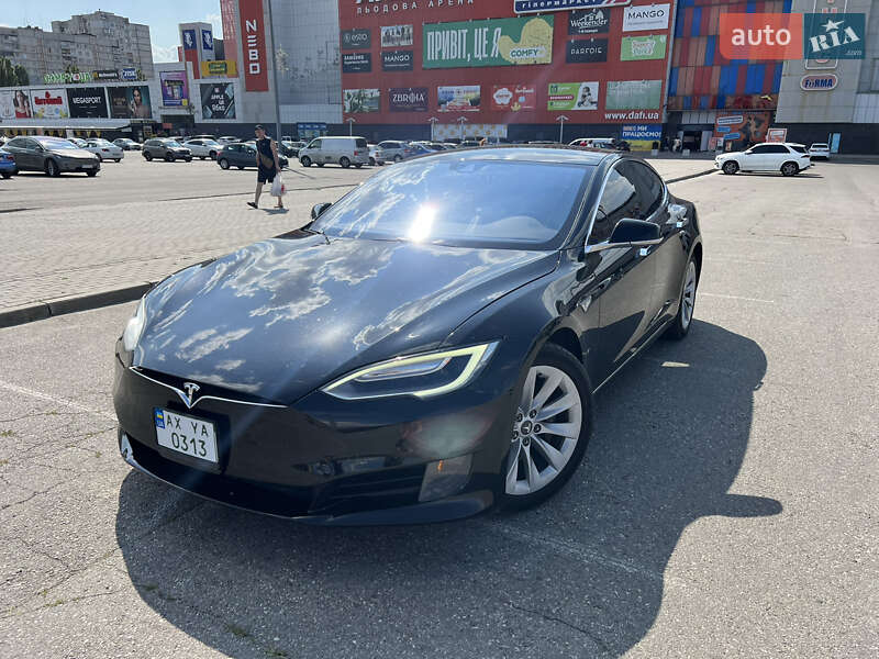 Ліфтбек Tesla Model S 2016 в Києві