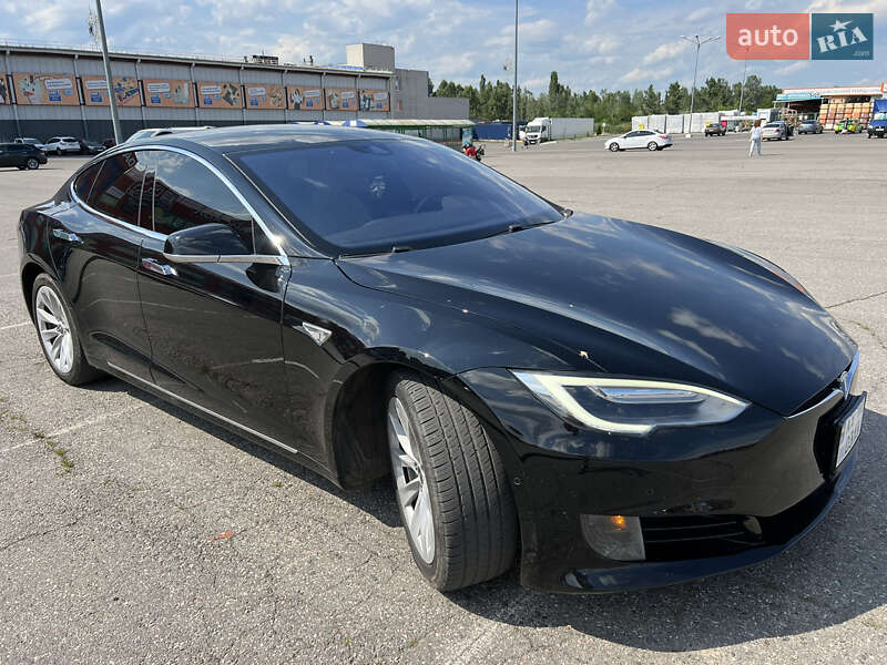 Ліфтбек Tesla Model S 2016 в Києві