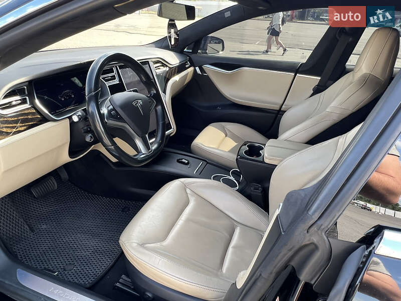 Ліфтбек Tesla Model S 2016 в Києві