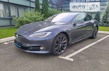 Лифтбек Tesla Model S 2018 в Киеве