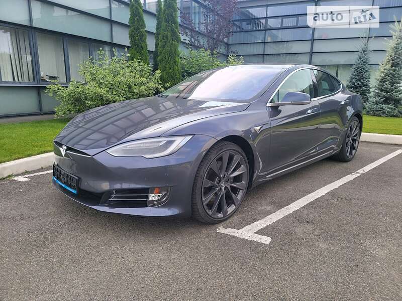 Ліфтбек Tesla Model S 2018 в Києві