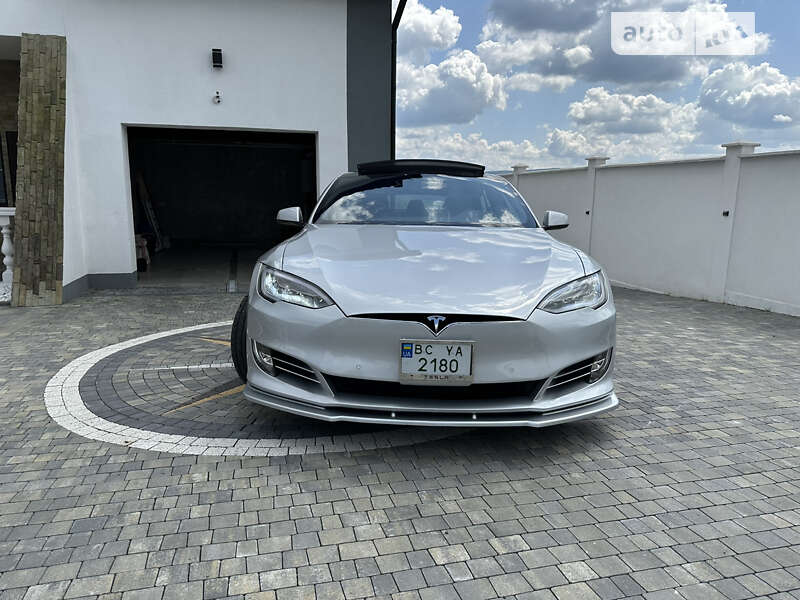 Лифтбек Tesla Model S 2017 в Львове