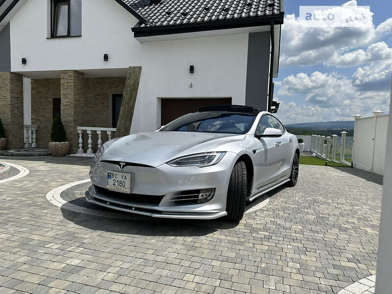 Лифтбек Tesla Model S 2017 в Львове