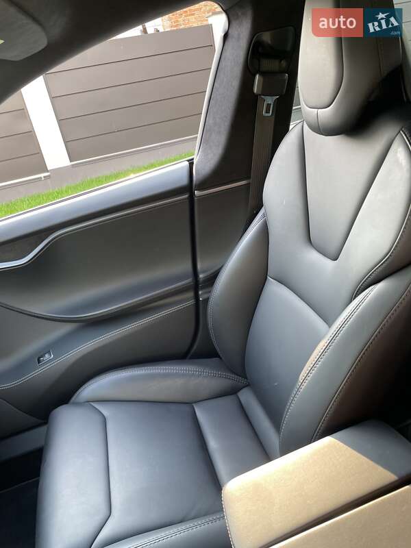 Лифтбек Tesla Model S 2018 в Львове