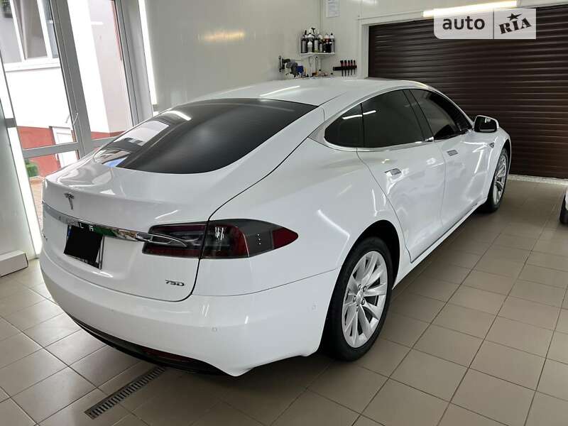 Лифтбек Tesla Model S 2016 в Харькове