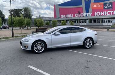 Лифтбек Tesla Model S 2015 в Запорожье