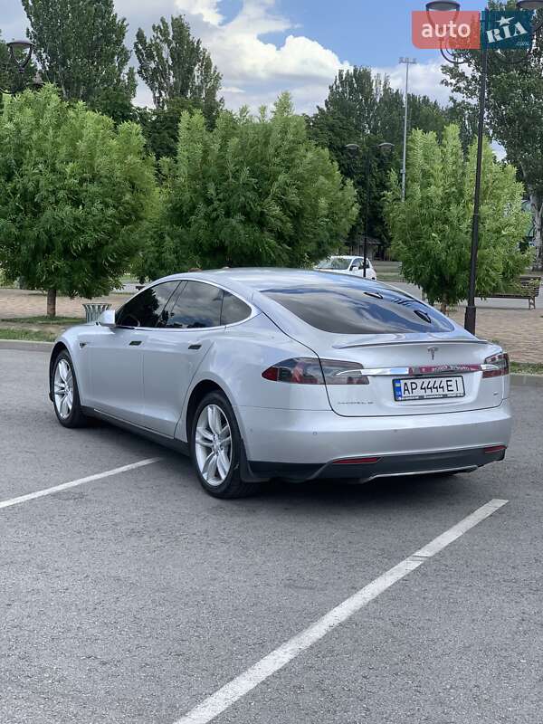 Лифтбек Tesla Model S 2015 в Запорожье