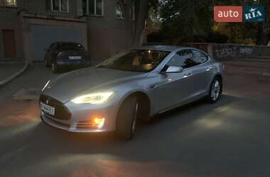 Лифтбек Tesla Model S 2015 в Запорожье