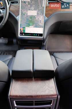Лифтбек Tesla Model S 2017 в Киеве