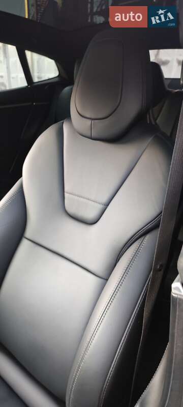 Ліфтбек Tesla Model S 2017 в Києві