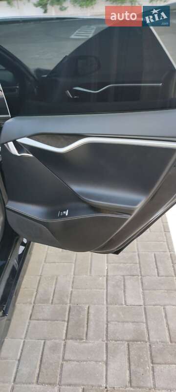 Ліфтбек Tesla Model S 2017 в Києві