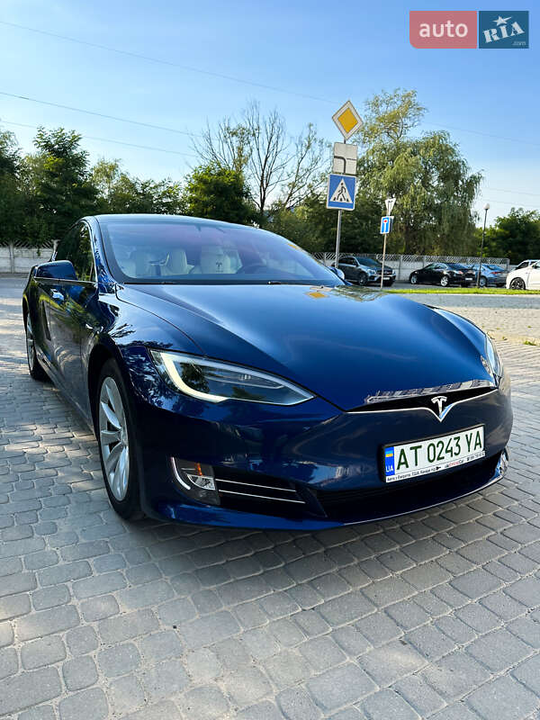 Ліфтбек Tesla Model S 2017 в Івано-Франківську