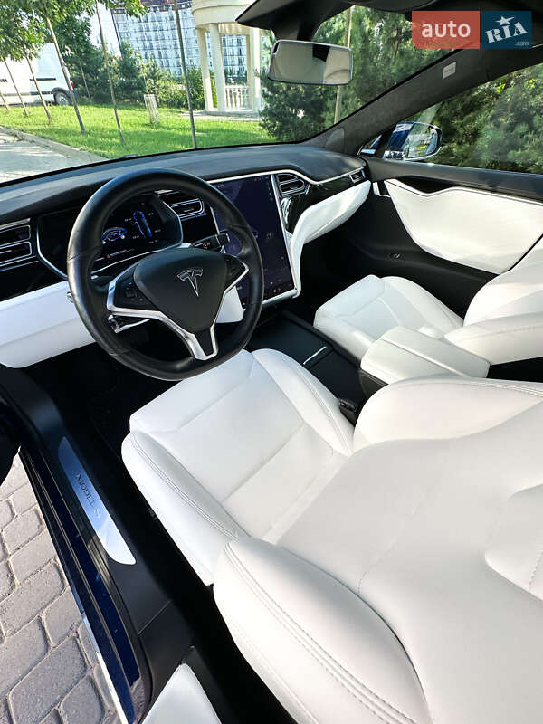Ліфтбек Tesla Model S 2017 в Івано-Франківську
