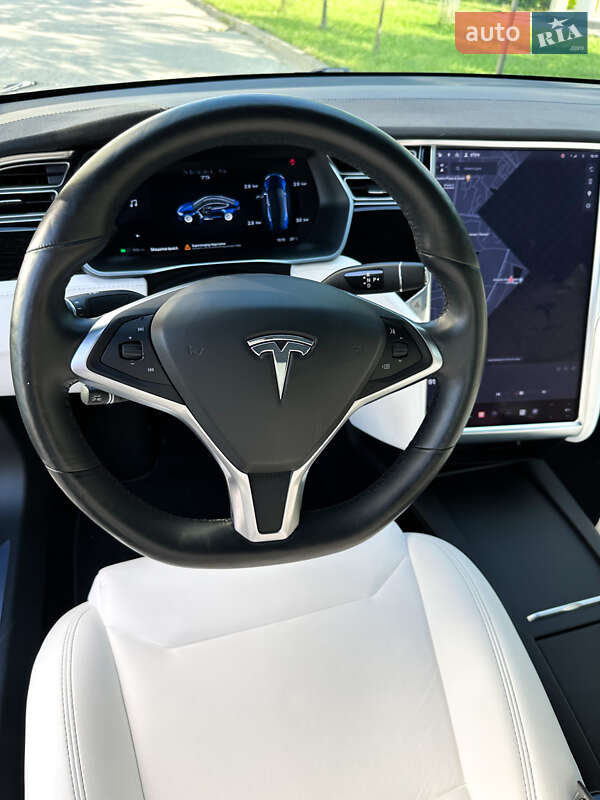 Ліфтбек Tesla Model S 2017 в Івано-Франківську