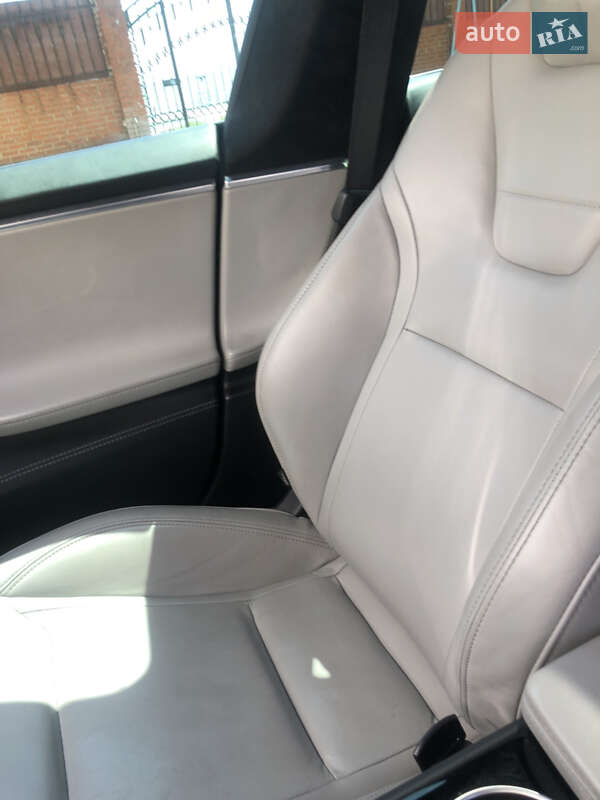 Ліфтбек Tesla Model S 2015 в Одесі