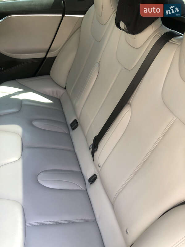 Ліфтбек Tesla Model S 2015 в Одесі