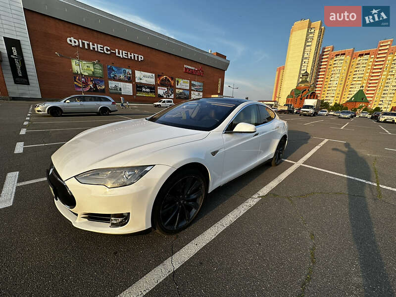 Лифтбек Tesla Model S 2013 в Киеве